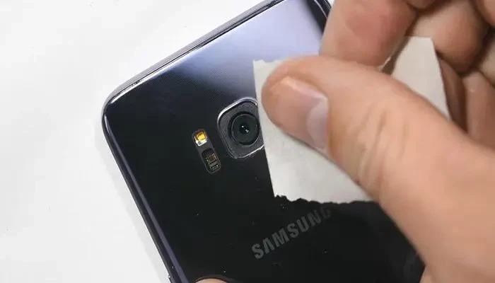 how to clean samsung mobile camera lens